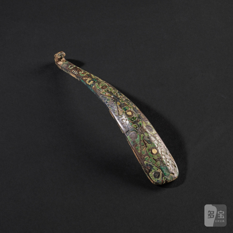 戰國 公元前四至三世紀 青銅錯金嵌松石帶鉤 | FIBULE EN BRONZE ET INCRUSTATIONS EN TURQUOISE ET OR - 图4